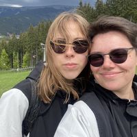 Anastasia and Nina Ogneva的照片