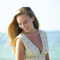 Gabrielle White的照片