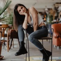 Nora Nedeva的照片