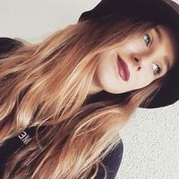 Julie Mazière的照片