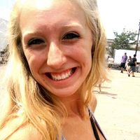 April Vernon的照片