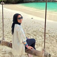 Dewi  Alviena's Photo